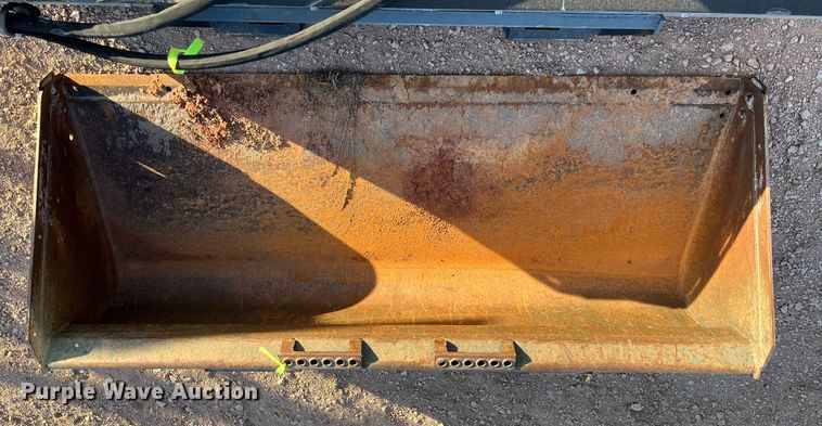 image for item EI0527 Skid steer bucket