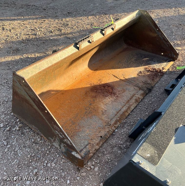 image for item EI0527 Skid steer bucket