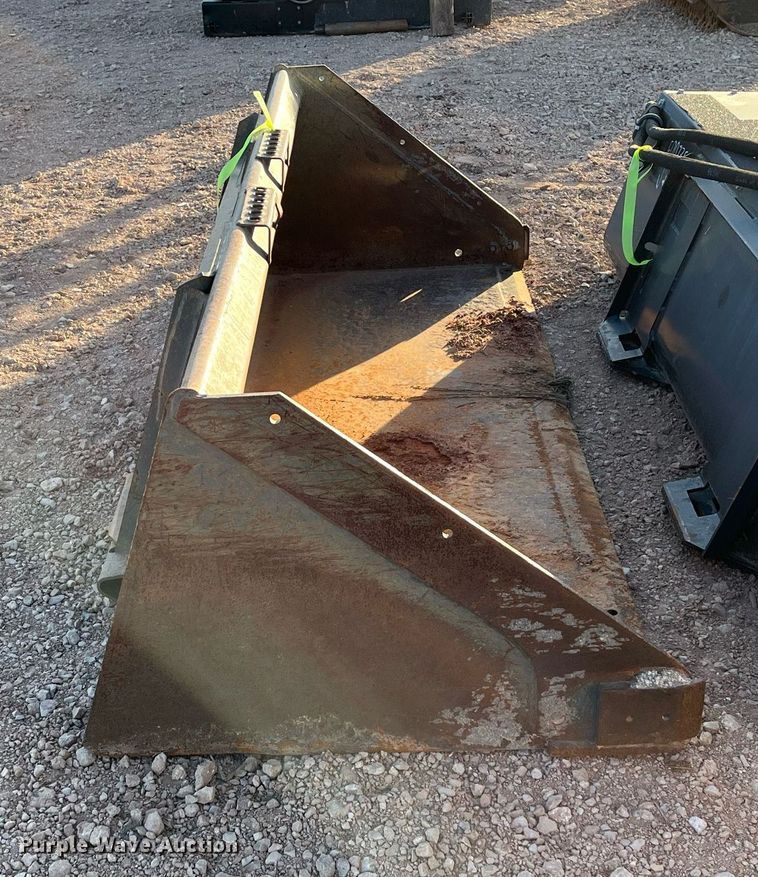 image for item EI0527 Skid steer bucket