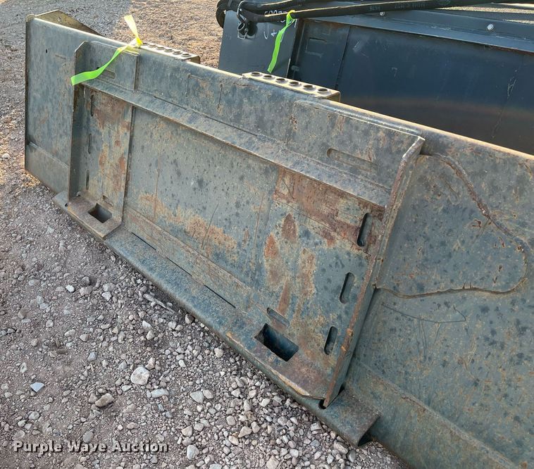 image for item EI0527 Skid steer bucket