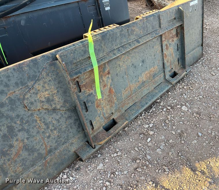 image for item EI0527 Skid steer bucket