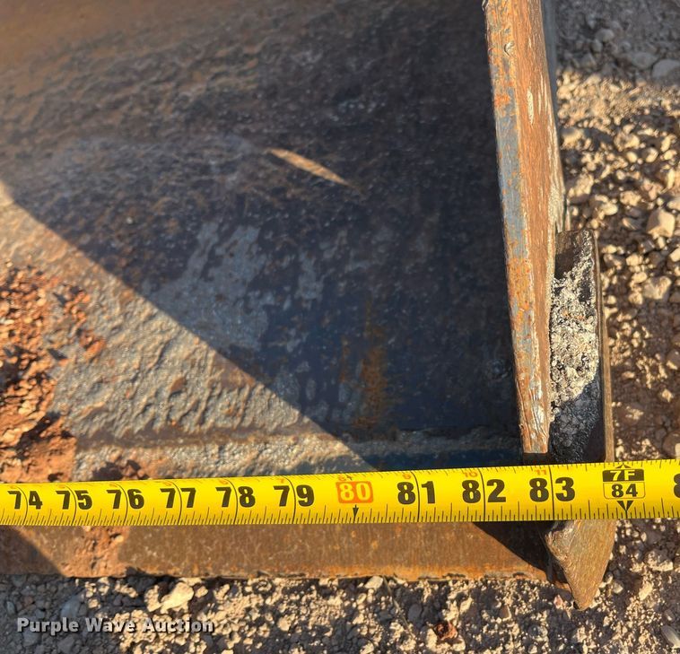 image for item EI0527 Skid steer bucket