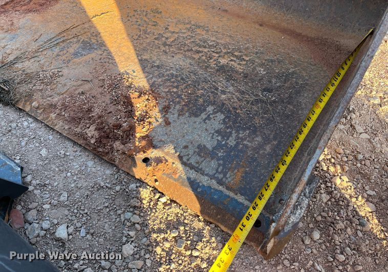 image for item EI0527 Skid steer bucket