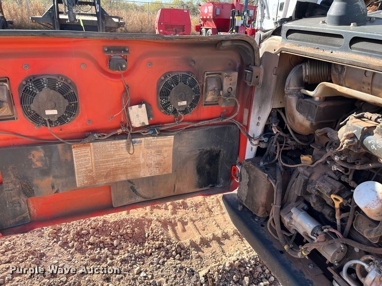 image for item EI0530 2018 Bobcat T870  tracked skid steer loader