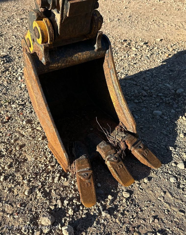 image for item EI0533 2019 John Deere 17G  mini excavator