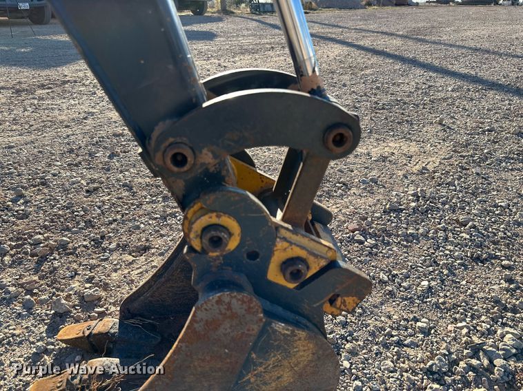 image for item EI0533 2019 John Deere 17G  mini excavator