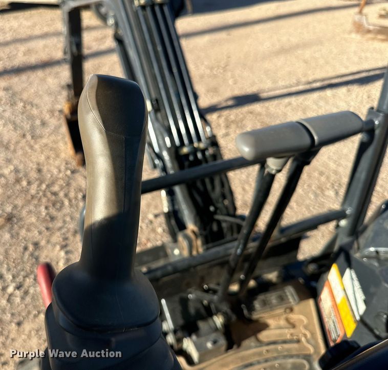 image for item EI0533 2019 John Deere 17G  mini excavator