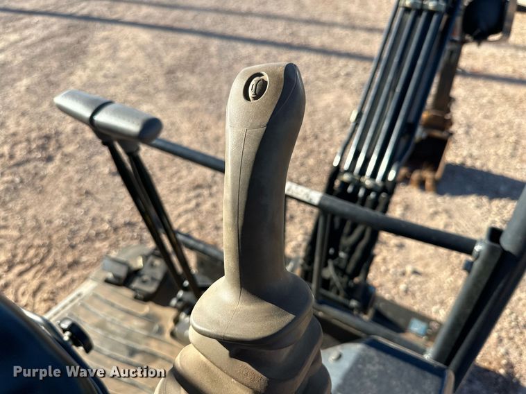 image for item EI0533 2019 John Deere 17G  mini excavator