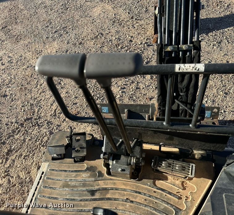 image for item EI0533 2019 John Deere 17G  mini excavator