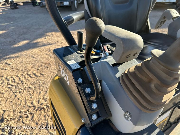 image for item EI0533 2019 John Deere 17G  mini excavator