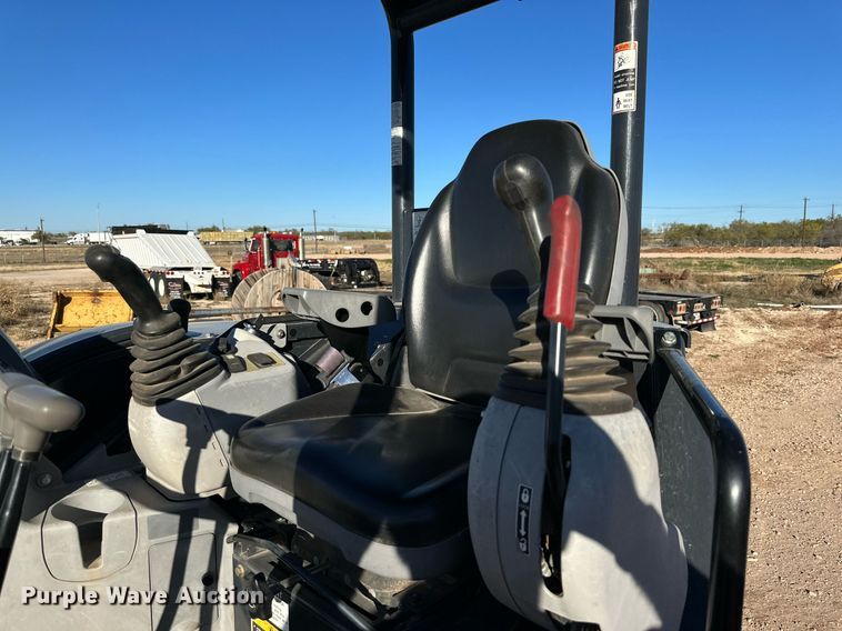 image for item EI0535 2017 John Deere 30G  mini excavator