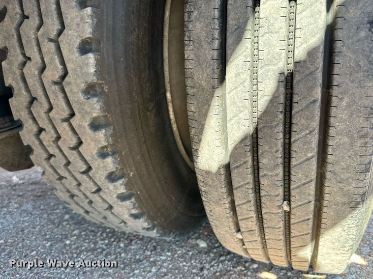 image for item EI0537 2015 XL Specialized XL110 CHDG  lowboy equipment trailer