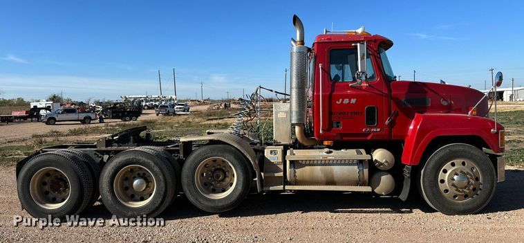 image for item EI0538 1999 Mack CH613  semi truck