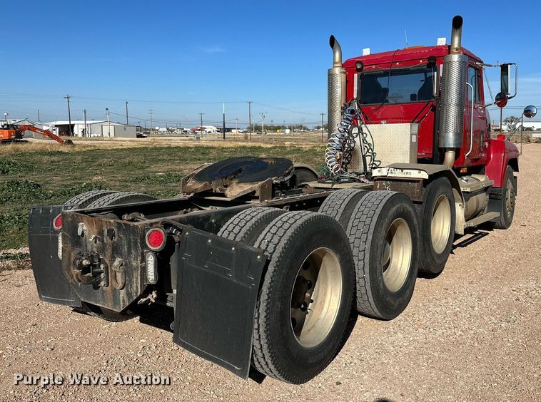 image for item EI0538 1999 Mack CH613  semi truck