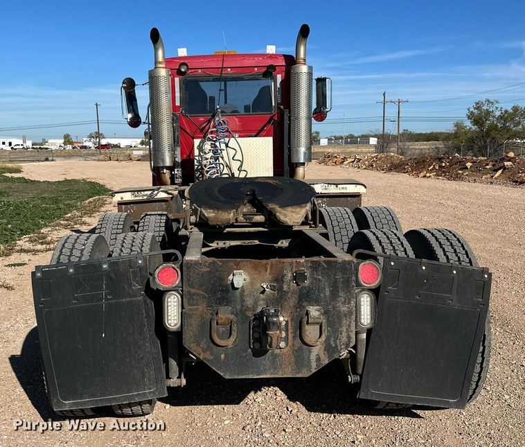 image for item EI0538 1999 Mack CH613  semi truck