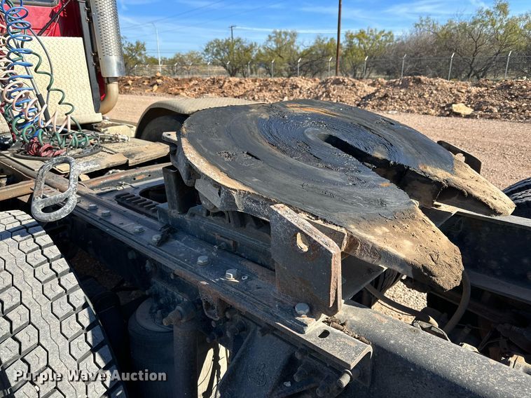 image for item EI0538 1999 Mack CH613  semi truck