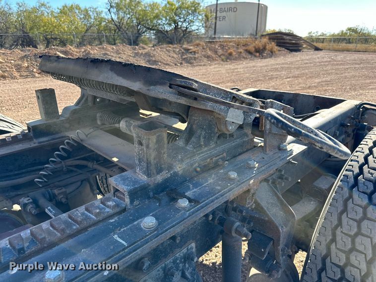 image for item EI0538 1999 Mack CH613  semi truck