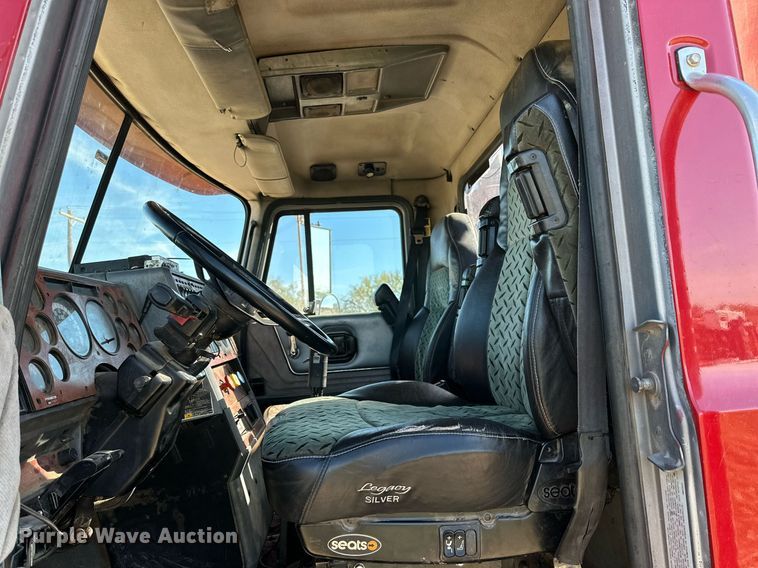 image for item EI0538 1999 Mack CH613  semi truck