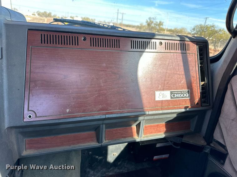 image for item EI0538 1999 Mack CH613  semi truck