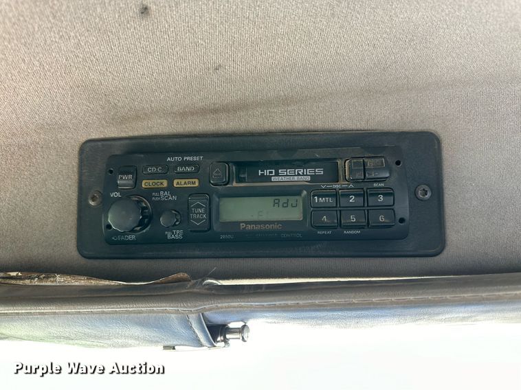 image for item EI0538 1999 Mack CH613  semi truck