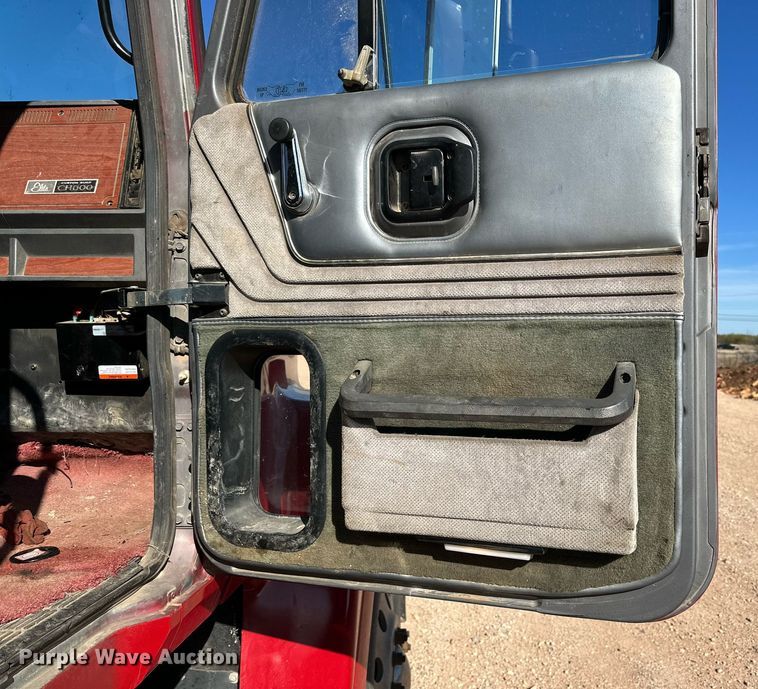 image for item EI0538 1999 Mack CH613  semi truck