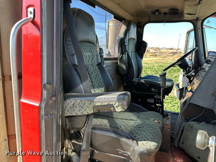 image for item EI0538 1999 Mack CH613  semi truck