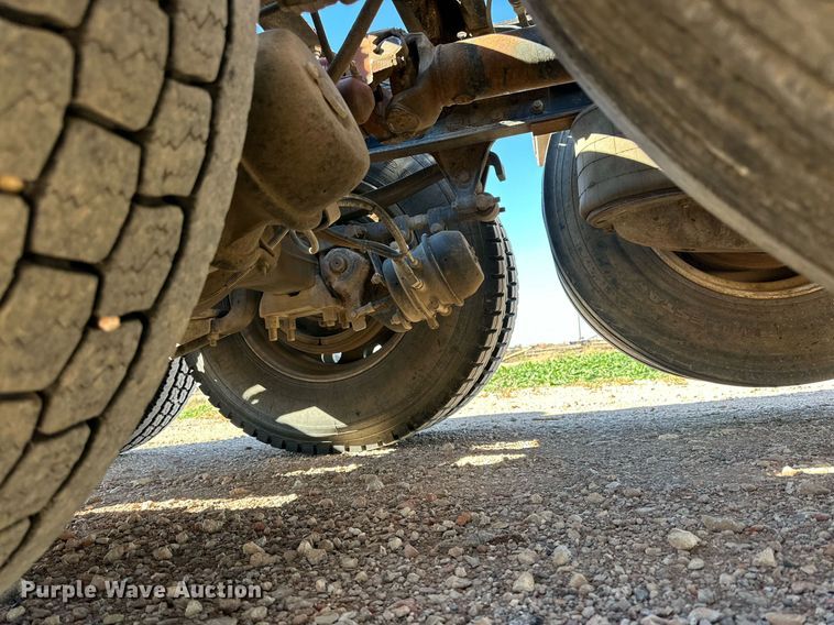 image for item EI0538 1999 Mack CH613  semi truck