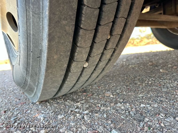 image for item EI0538 1999 Mack CH613  semi truck