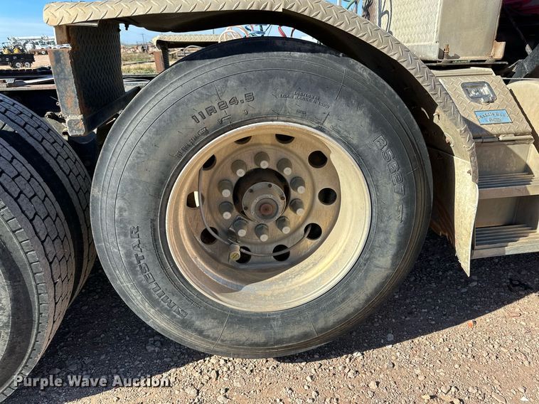 image for item EI0538 1999 Mack CH613  semi truck