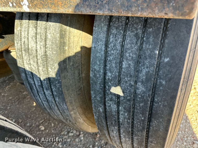 image for item EI0538 1999 Mack CH613  semi truck