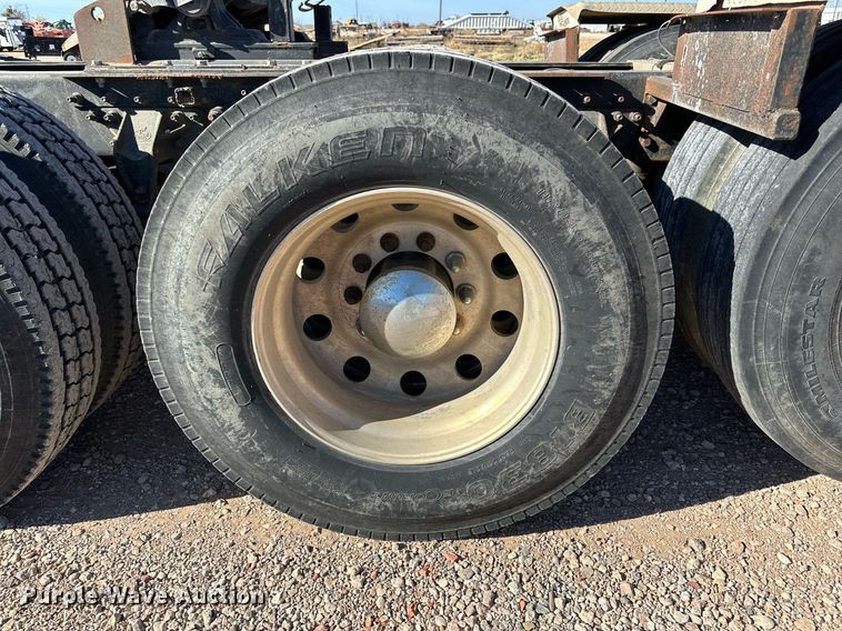 image for item EI0538 1999 Mack CH613  semi truck