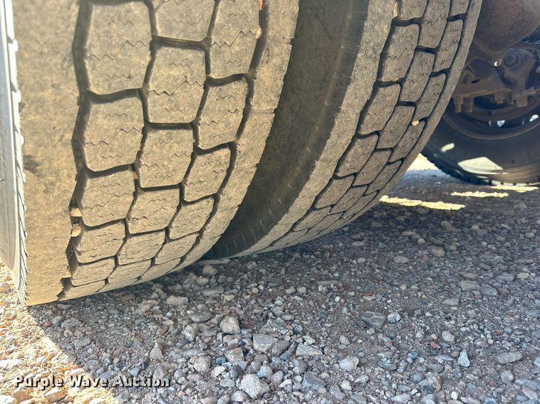 image for item EI0538 1999 Mack CH613  semi truck