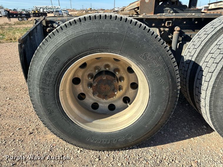 image for item EI0538 1999 Mack CH613  semi truck