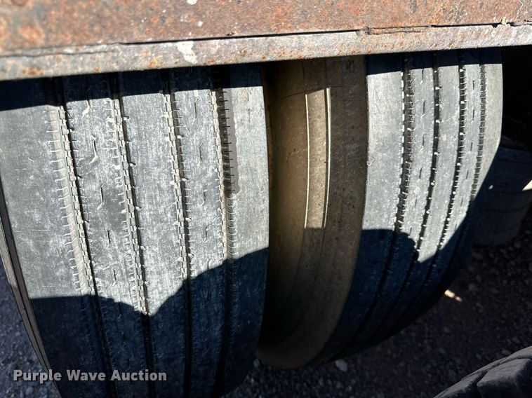 image for item EI0538 1999 Mack CH613  semi truck