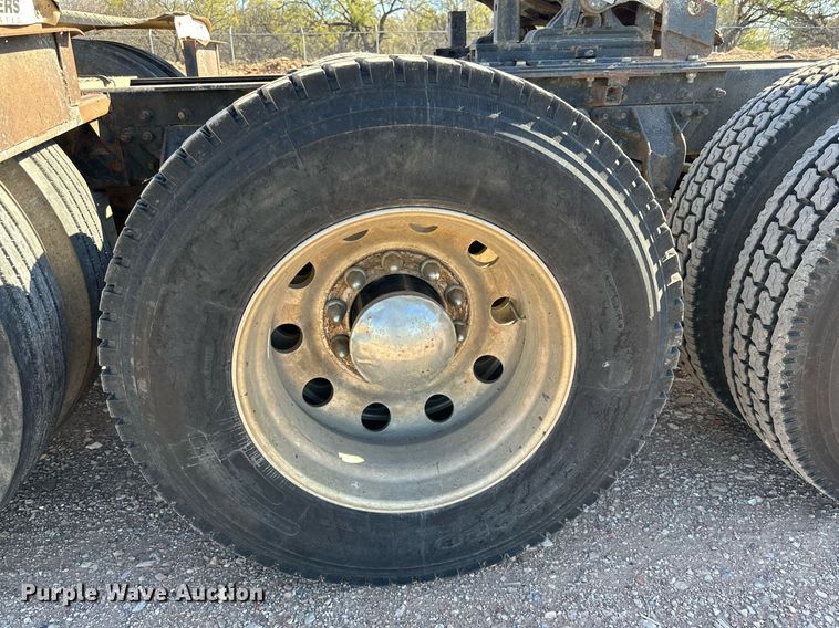 image for item EI0538 1999 Mack CH613  semi truck