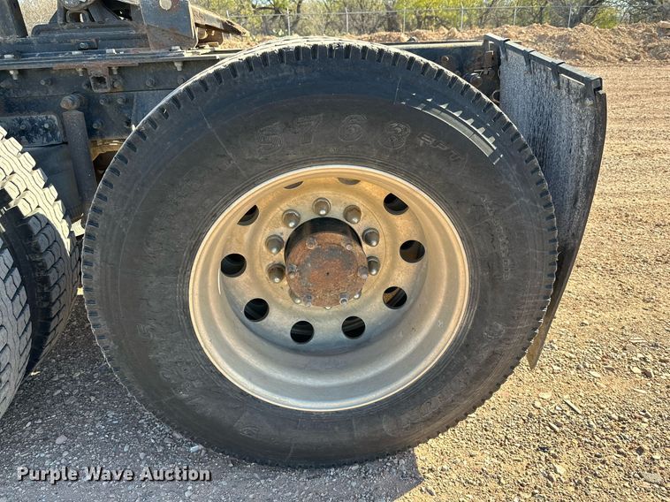 image for item EI0538 1999 Mack CH613  semi truck