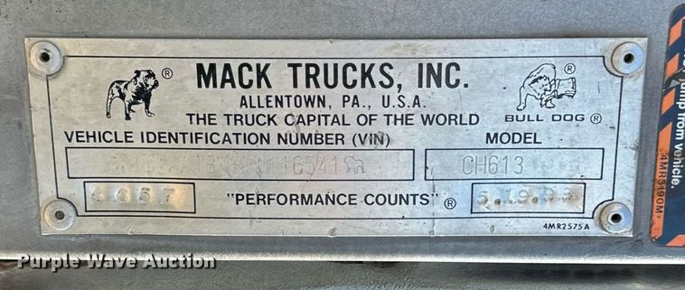 image for item EI0538 1999 Mack CH613  semi truck
