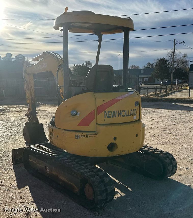 image for item EK9770 2005 New Holland EH35.B  mini excavator