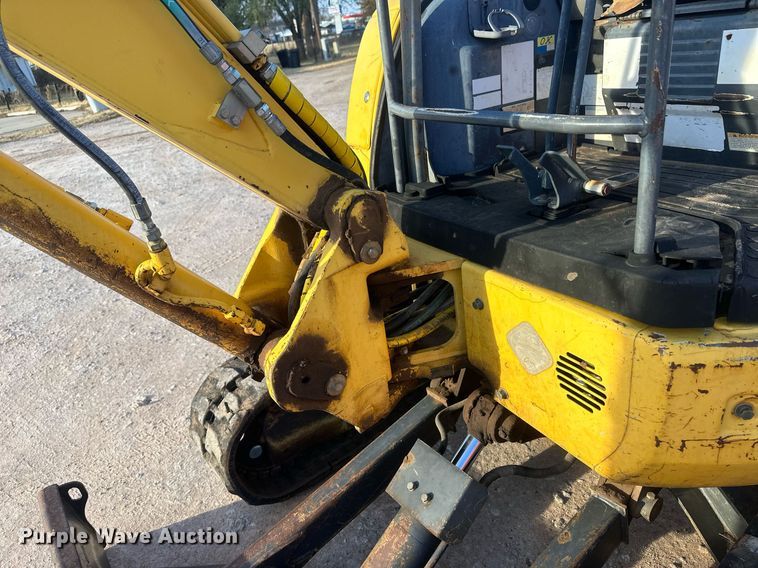 image for item EK9770 2005 New Holland EH35.B  mini excavator