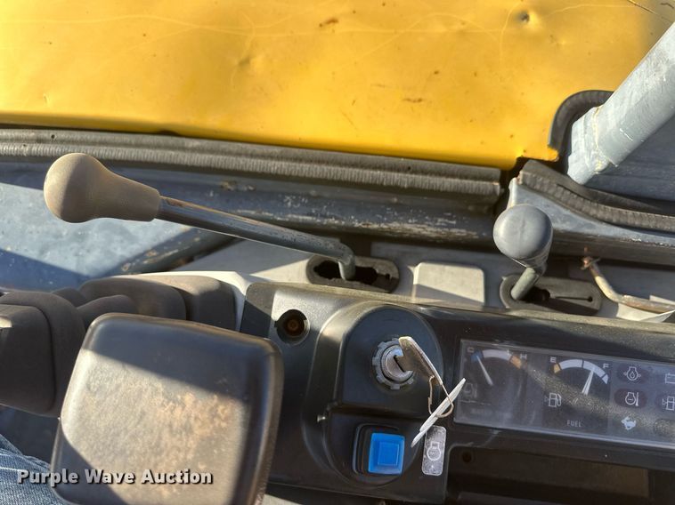 image for item EK9770 2005 New Holland EH35.B  mini excavator