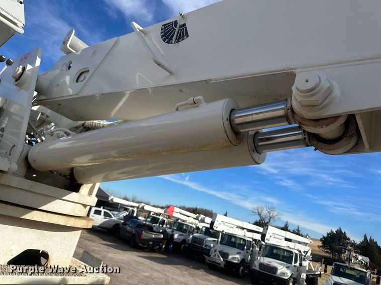 image for item EK9774 2007 Sterling Acterra  digger derrick truck