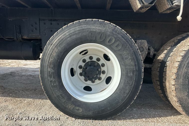 image for item EK9774 2007 Sterling Acterra  digger derrick truck