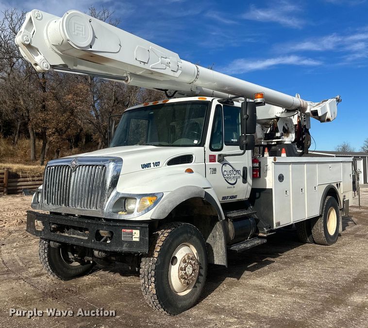 image for item EK9775 2007 International 7300  bucket truck