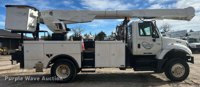 image for item EK9775 2007 International 7300  bucket truck