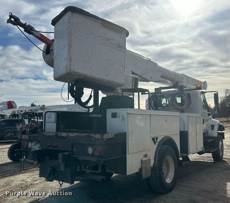 image for item EK9775 2007 International 7300  bucket truck