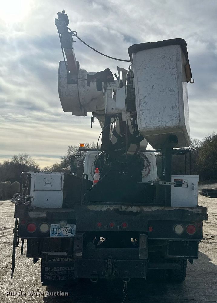 image for item EK9775 2007 International 7300  bucket truck