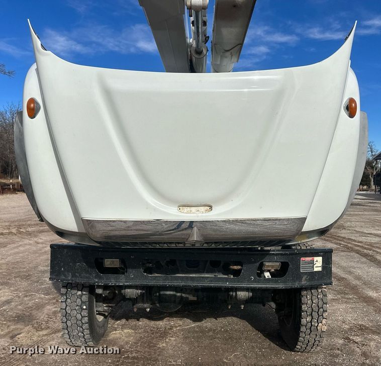 image for item EK9775 2007 International 7300  bucket truck