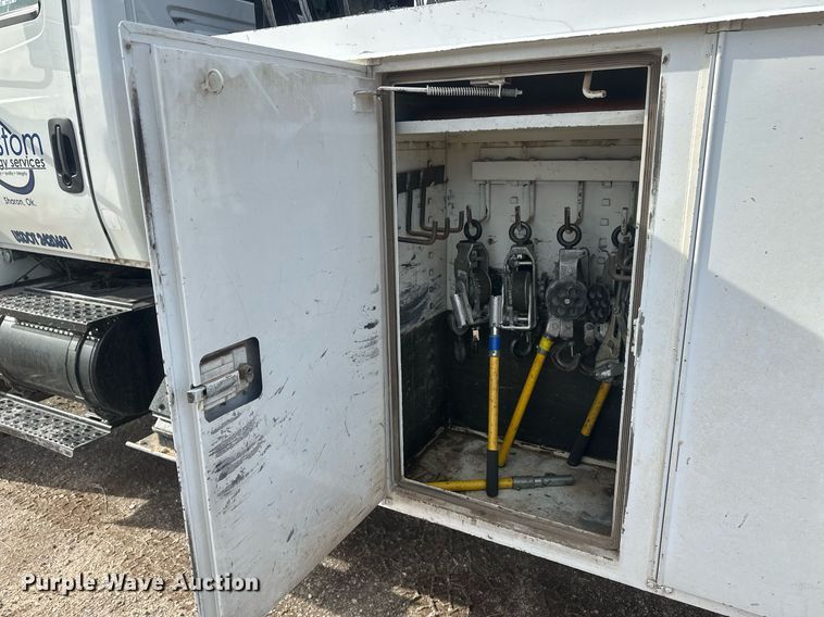 image for item EK9775 2007 International 7300  bucket truck