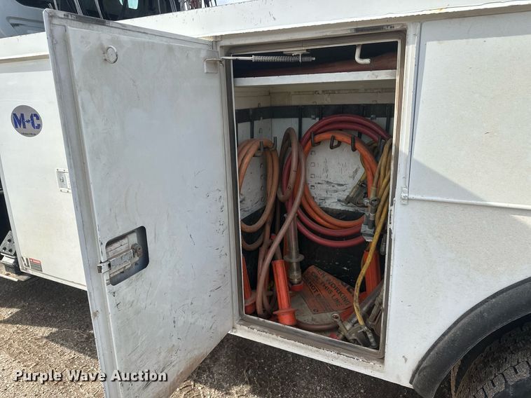 image for item EK9775 2007 International 7300  bucket truck