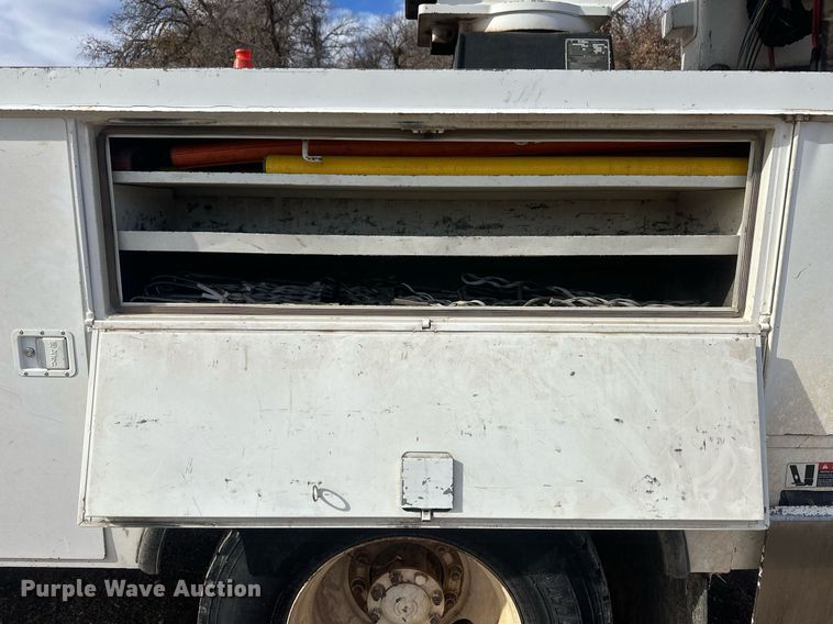 image for item EK9775 2007 International 7300  bucket truck